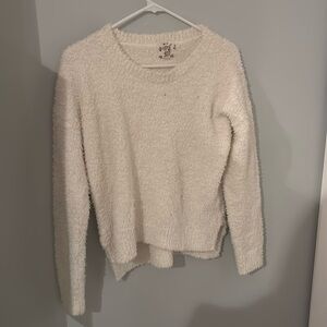 White fuzzy sweater - Hippie Rose